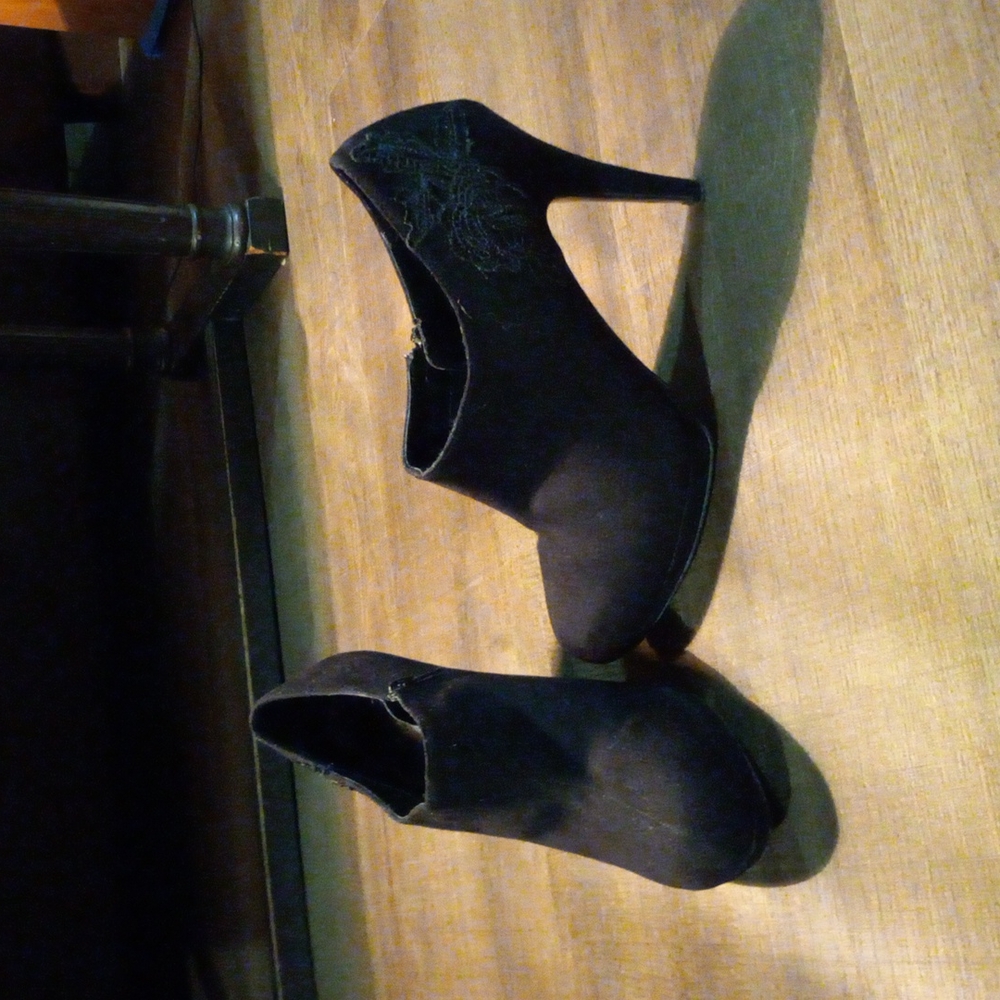 Black heals
